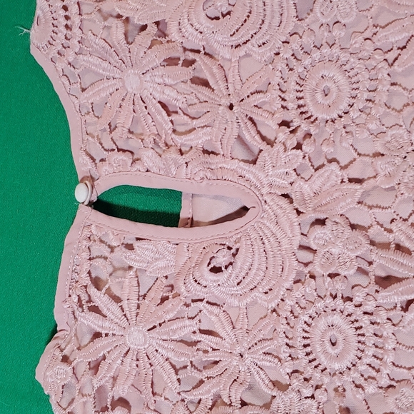 Iris size medium pink embroidered tank top - Picture 8 of 12